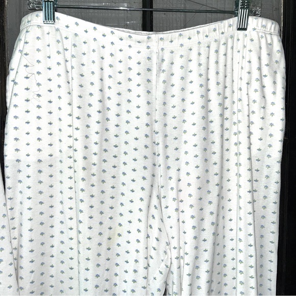 Chaps pajama set, white w/tiny blue flowers, cotton blend knit, feminine & cozy - Picture 6 of 16